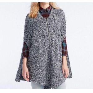 L.L. Bean Knit heavy blue white poncho